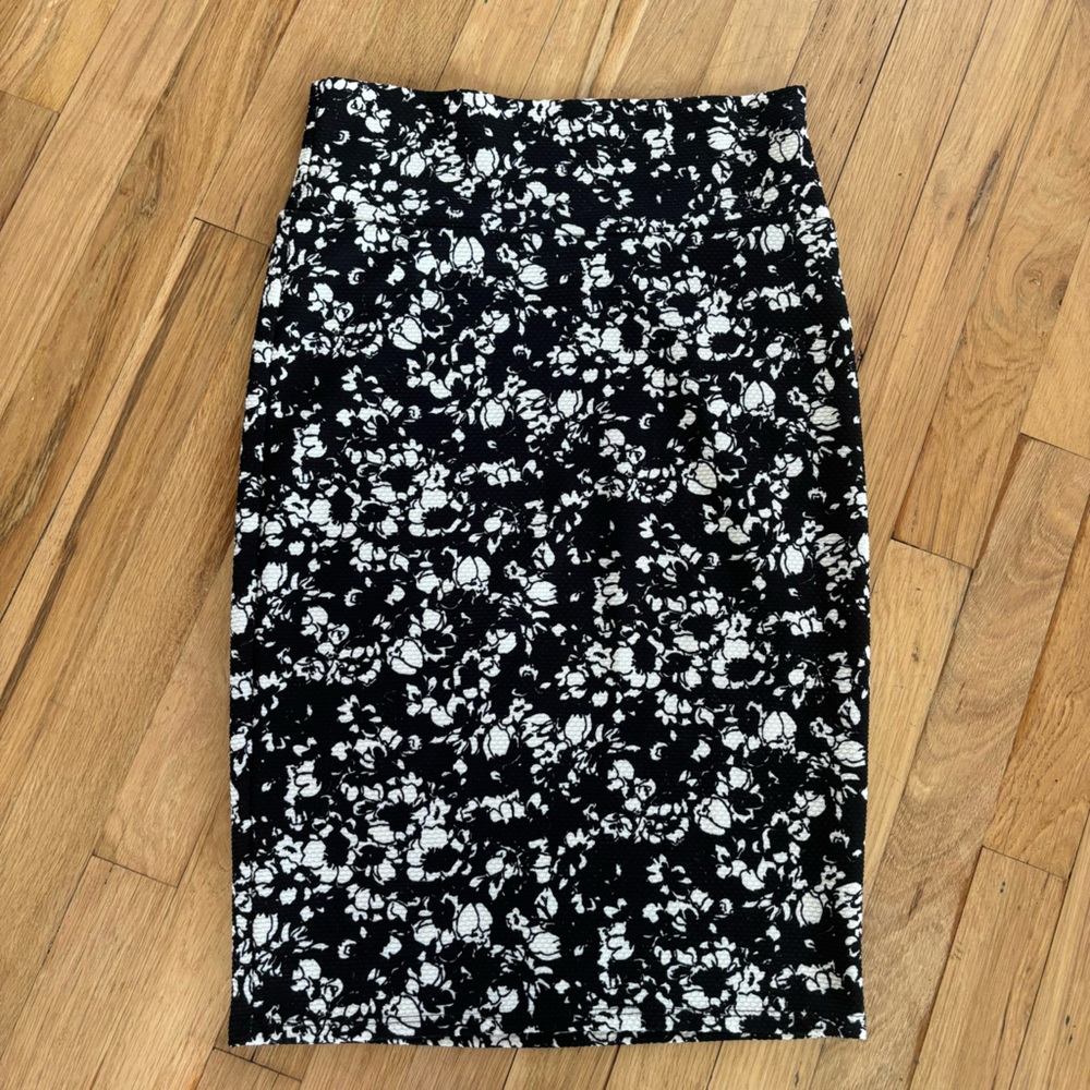 Lularoe pencil skirt - Picture 3 of 8